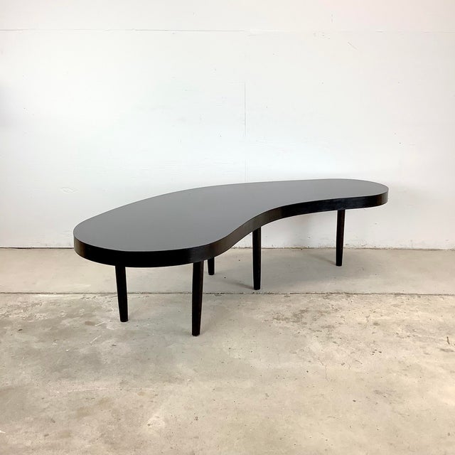 Vintage Atomic Modern Kidney-Shaped Coffee Table in Black Laminate For Sale In Philadelphia - Image 6 of 12