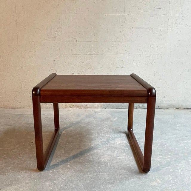 Mid-Century Modern Mid 20th Century Gunlocke Mid-Century Modern Walnut Side Table For Sale - Image 3 of 10