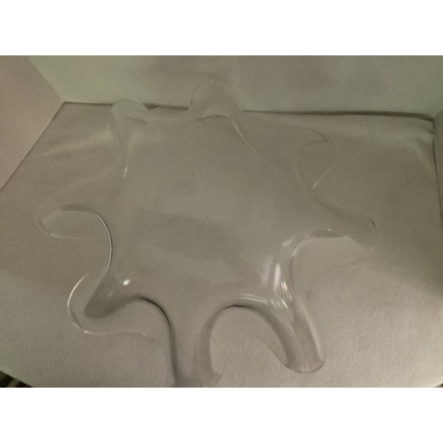 1970s Modern Acrylic Handkerchief Edge or Wavy Shape Bowl For Sale In Washington DC - Image 6 of 13