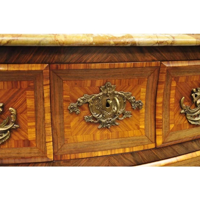 French Louis XV Style Inlaid Marble Top Bombe Commode Chest With Bronze Figures For Sale - Image 9 of 12
