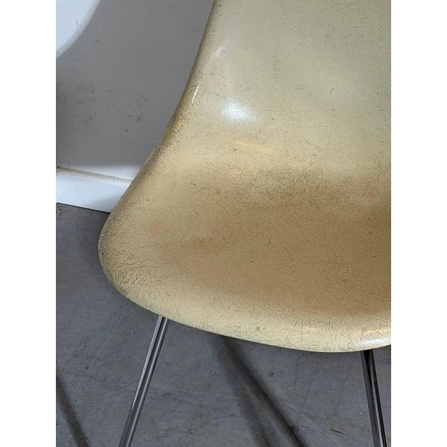 Vintage Fiberglass Chairs by Charles & Ray Eames for Herman Miller, Set of 4 For Sale - Image 6 of 8