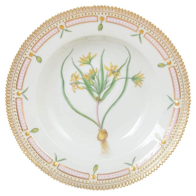 Porcelain Flora Danica Dinner Plate from Royal Copenhagen, 1945 For Sale - Image 6 of 6