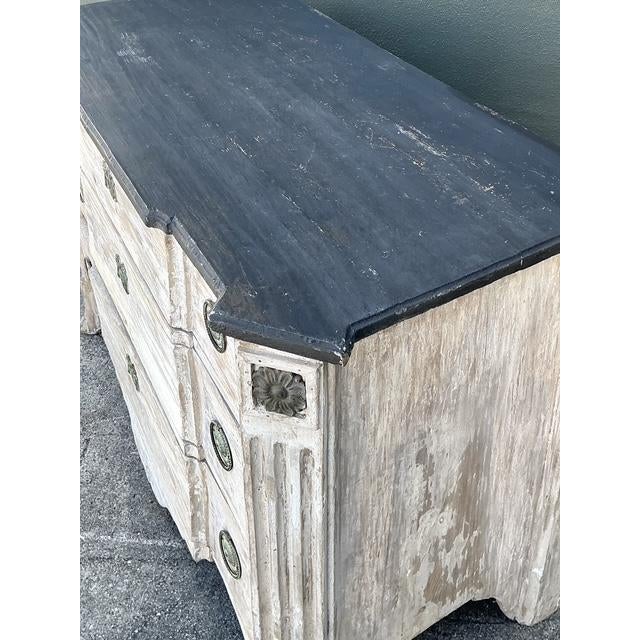 Early 20th Century Vintage Patinated Gustavian Serpentine Chest of Drawers For Sale - Image 5 of 14