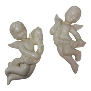 Vintage Ceramic Cherub Wall Hanging Pair Cream Angel Garland Set 7 Inch Cherubim Sculptures Romantic For Sale
