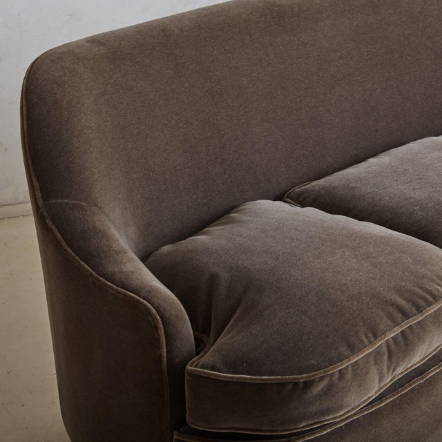 Curved 3-Seat Sofa in Chestnut Mohair, Italy 1950s For Sale - Image 11 of 11