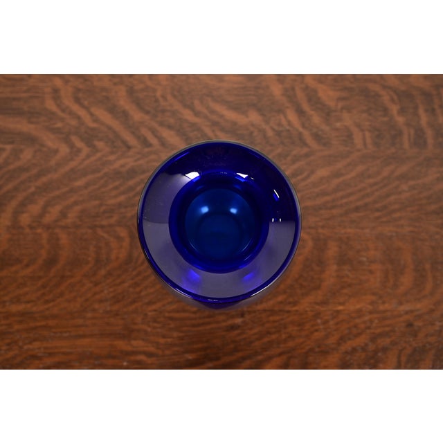 Late 20th Century Jeff Zimmerman for Tiffany & Co. Cobalt Blue Art Glass Vase For Sale - Image 5 of 8