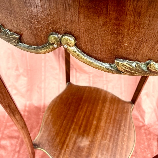 Antique Art Nouveau Side Table, in Good conditions. Designed 1890 to 1919