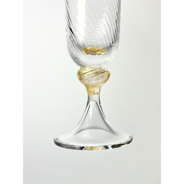 Murano 1990s Murano Torcée Single Hand Blown Fluted Optic Swirl Gold Flake Stem Champagne Glass For Sale - Image 4 of 4