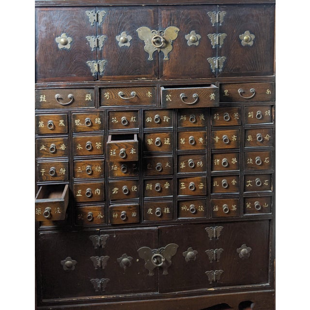 Late 19th-Century Korean Yakjang Apothecary Cabinet With 39 Hanja-Labeled Drawers For Sale - Image 4 of 18