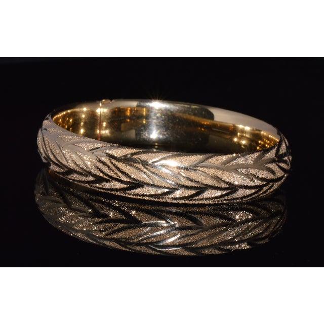 Gorgeous 14k Solid Gold Engraved Leaves Stacking Bangle Bracelet For Sale - Image 4 of 13