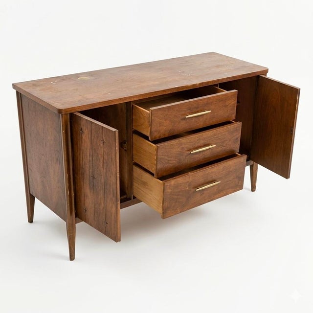 1960s Broyhill Saga Vintage Mid Century Modern Credenza Buffet C. 1960s, Attributed For Sale - Image 5 of 8