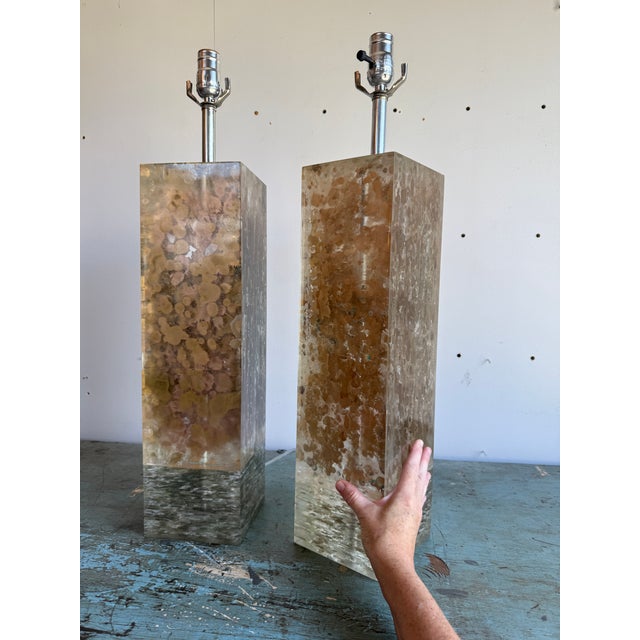 Vintage Heavy Pair of Fractal Resin Table Lamps - Gold Modernist Glam in Style of Romeo Rega Lucite - 20" Tall Rectangle Base For Sale - Image 4 of 18