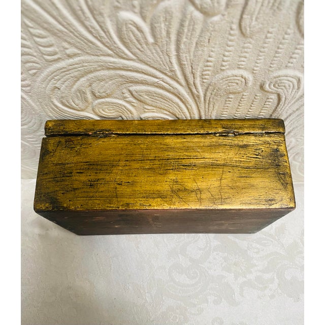 1960s Vintage Reverse Painted Gold Gilt Peruvian Wood Jewelry Box For Sale - Image 6 of 12