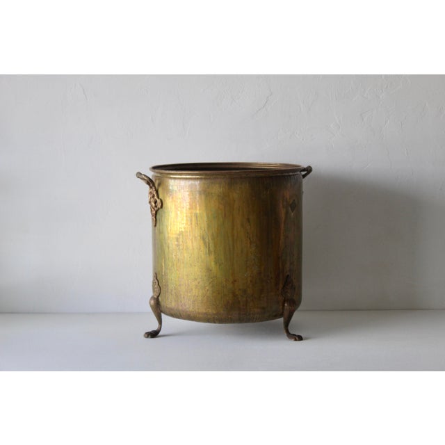 Extra Large English Style Brass Hammered Paw Footed Planter With Ornate Handles Vintage Mid Century For Sale - Image 17 of 18