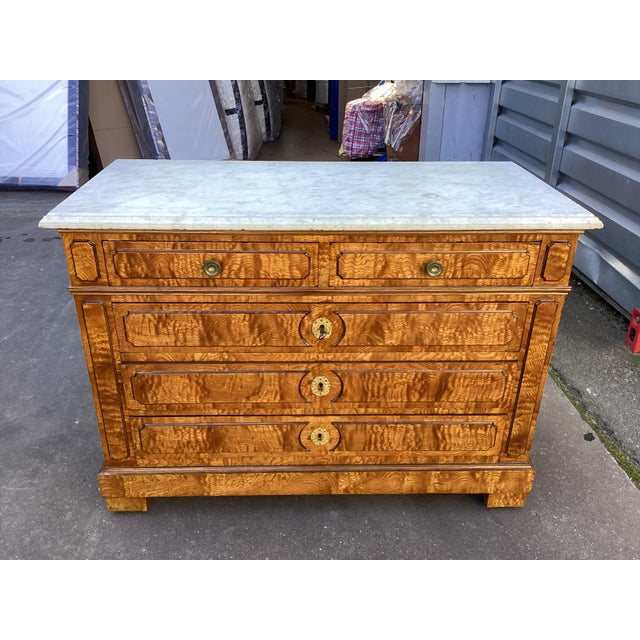 Late 19th Century French Antique Birds-Eye Maple Antique Chest W/ Marble Top For Sale - Image 5 of 13
