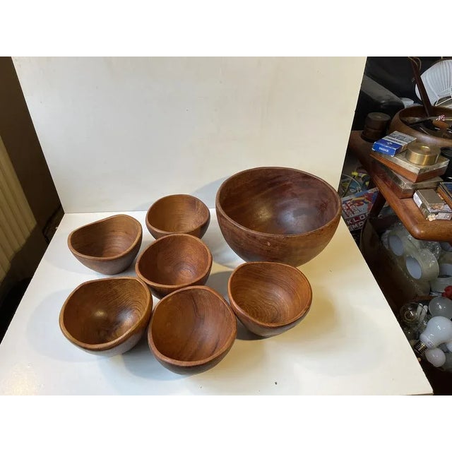Mid-Century Modern Modern Scandinavian Hand-Turned Teak Salad Bowls from Esa, 1960s, Set of 7 For Sale - Image 3 of 5