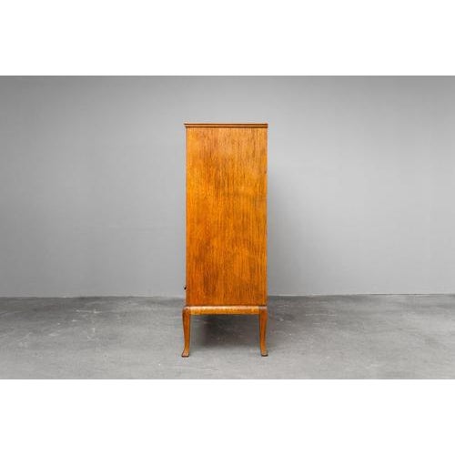 Art Nouveau Linen Cabinet in Oak For Sale - Image 5 of 18