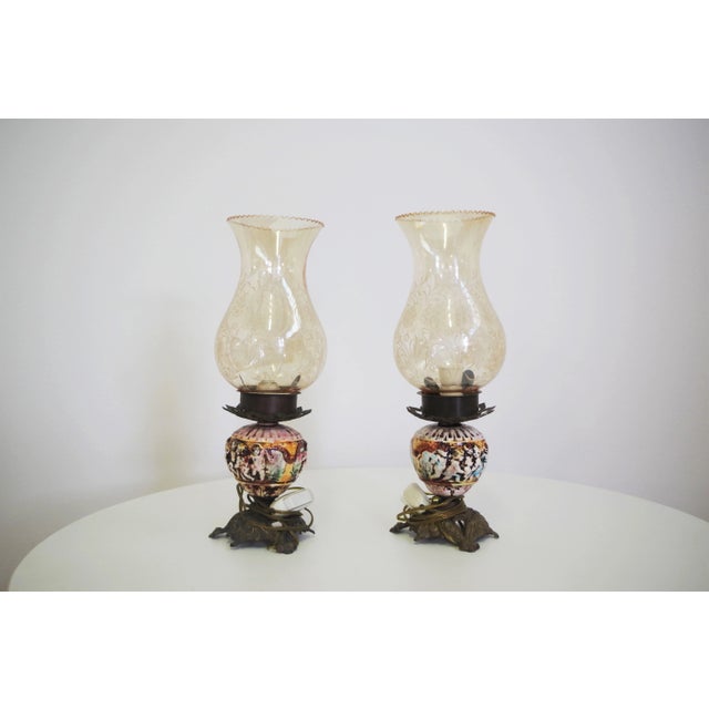 Two desk lamps from Capodimonte in brass, ceramic and glass, 50s. European Plug (up to 250V).The wiring of this item may...