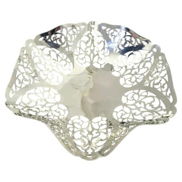 A fine George V sterling silver trinket or bon bon dish, dating to 1932 and displaying elegant early 20th-century English...