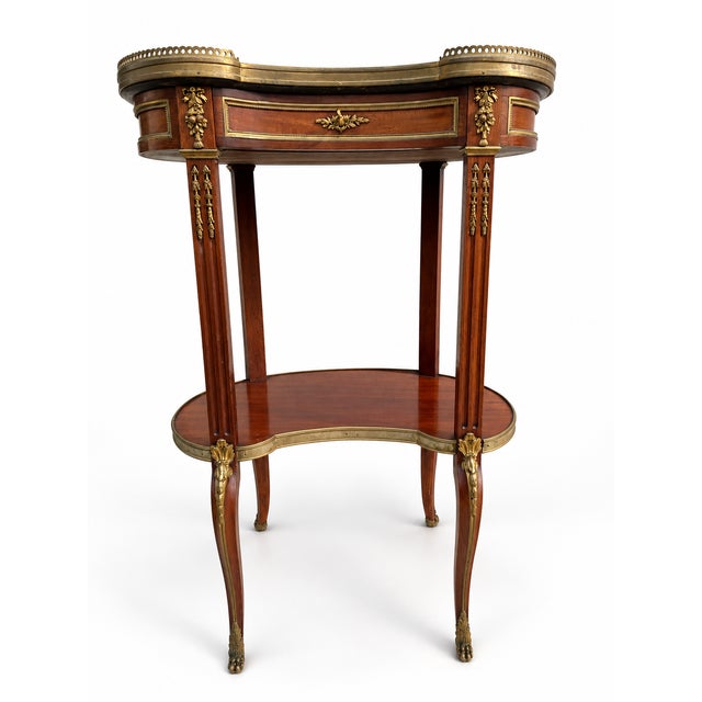 Louis XV mahogany kidney table, transitional style, 19th century. Side table, console table. Oval top with two levels,...