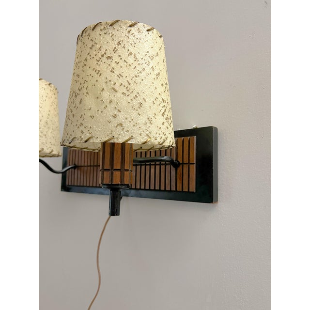 Walnut Mid-Century Danish Modern Gruvewood Wall Light. For Sale In Charleston - Image 6 of 8
