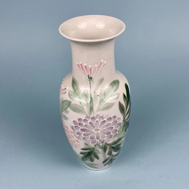 Ceramic Vintage Andrea Sadek 10.5” T Mum Floral Porcelain Hand Painted Relief Vase For Sale - Image 7 of 7