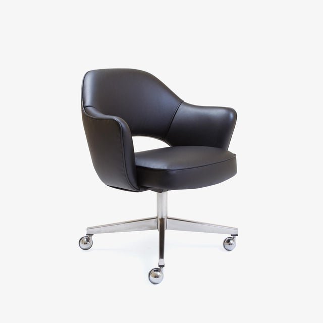 1960s Saarinen Executive Arm Chair in Black Leather, Swivel Base (Listing for Seth S.) For Sale - Image 5 of 5