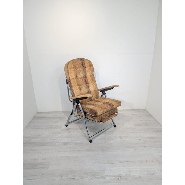 Italian Bauhaus-style reclining armchair with footrest Comfortable, reclining armchair with footrest in Italian style....
