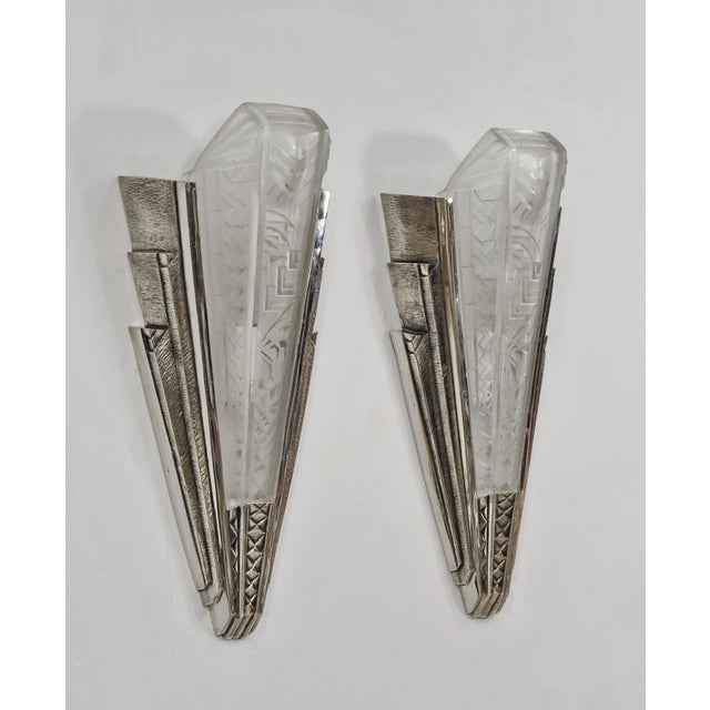 Muller Frères Pair of French Art Deco Nickeled Bronze & Frosted Glass Modernist Geometric Wall Sconces by Maynadier 1930s - 2 Pairs Available For Sale - Image 4 of 11