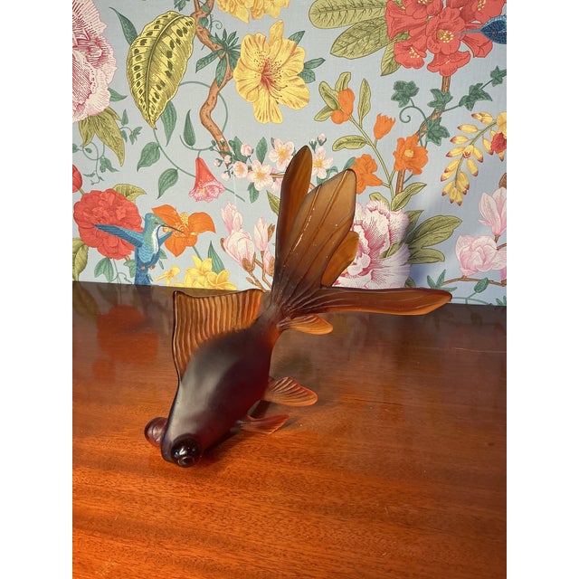 Daum crystal goldfish figurine with fluid sculptural form and finely detailed craftsmanship. In great condition, this...