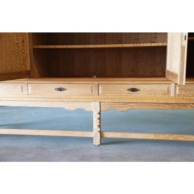 1960s Henning Kjaernulf Danish Quarter Sawn Oak Sideboard Cabinet Danish Modern, Attributed For Sale - Image 6 of 13