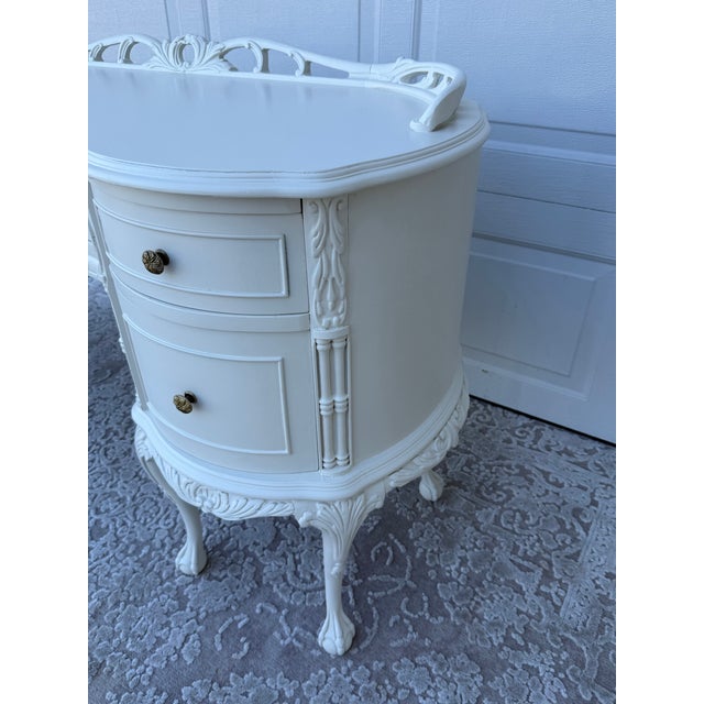 Vintage French Provincial Kidney Desk in Vintage Ivory Finish With Claw-and-Ball Feet For Sale - Image 10 of 13