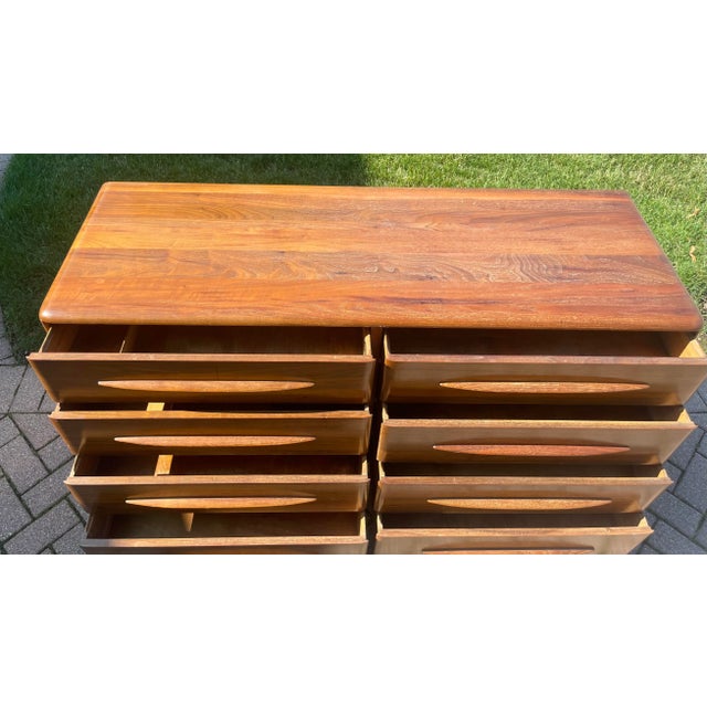 Mid-Century Modern 1950s Vintage Mid-Century Modern Bissman Walnut Dresser For Sale - Image 3 of 12