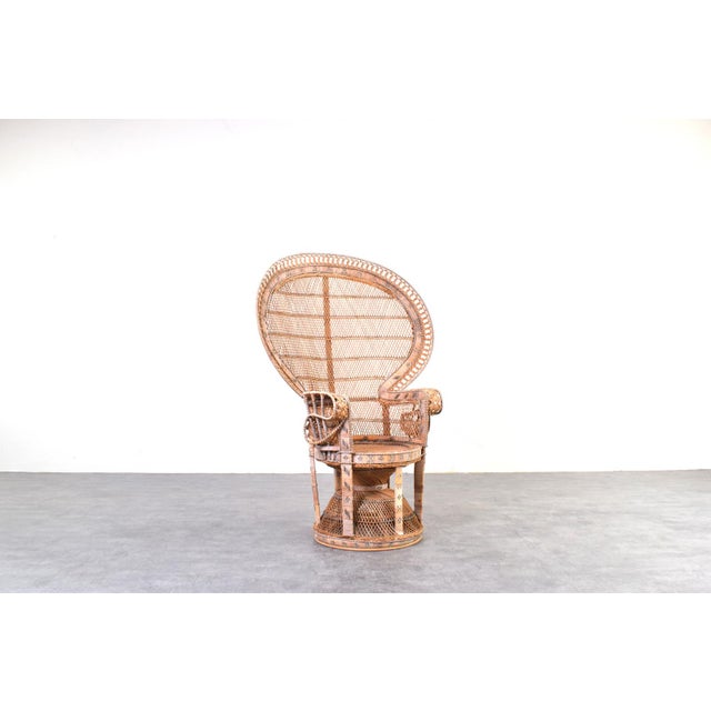 The iconic Peacock chair, widely known as the Emmanuelle model, produced by Kok Maison, is a piece that goes far beyond...
