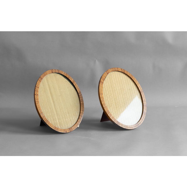 Pair of inlaid oval frames. Circa 1920.