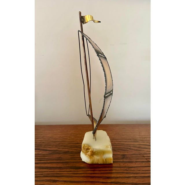 Mid-Century Modern Vintage Agate and Onyx Sailboat Sculpture – Mid-Century Nautical Decor For Sale - Image 3 of 5