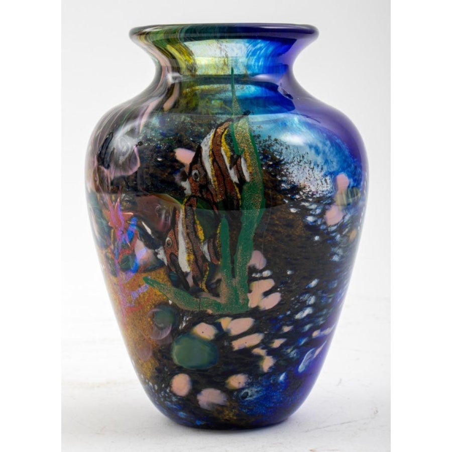 art-glass-vase-with-marine-
