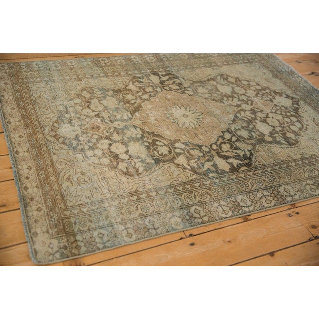 Textile 1950s Vintage Persian Mahal Starburst Medallion Wool Rug For Sale - Image 7 of 12