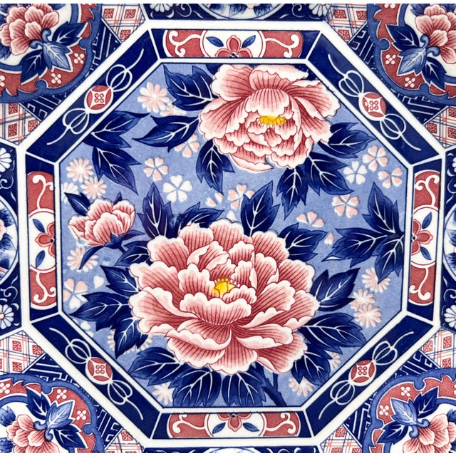 1970s Chinoiserie Toyo Japan Octagonal Imari-Style Blue and Pink Floral & Bird Platter For Sale - Image 12 of 14