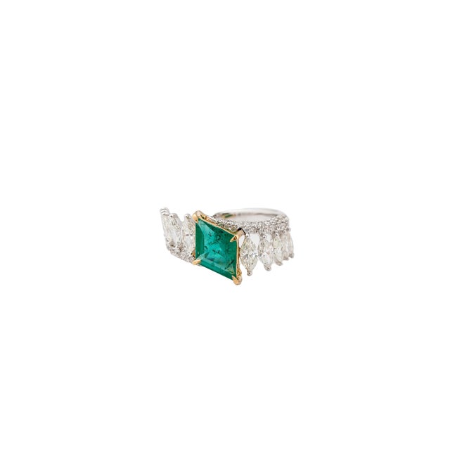 Natural Zambian Emerald 1.39 & Diamond 1.62cts Ring in 18k Gold For Sale In New York - Image 6 of 18