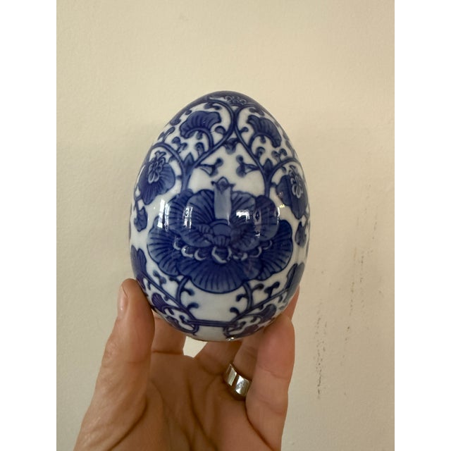 1990s Vintage Blue and White Chinoiserie Porcelain Egg Decorative Accent For Sale - Image 5 of 5