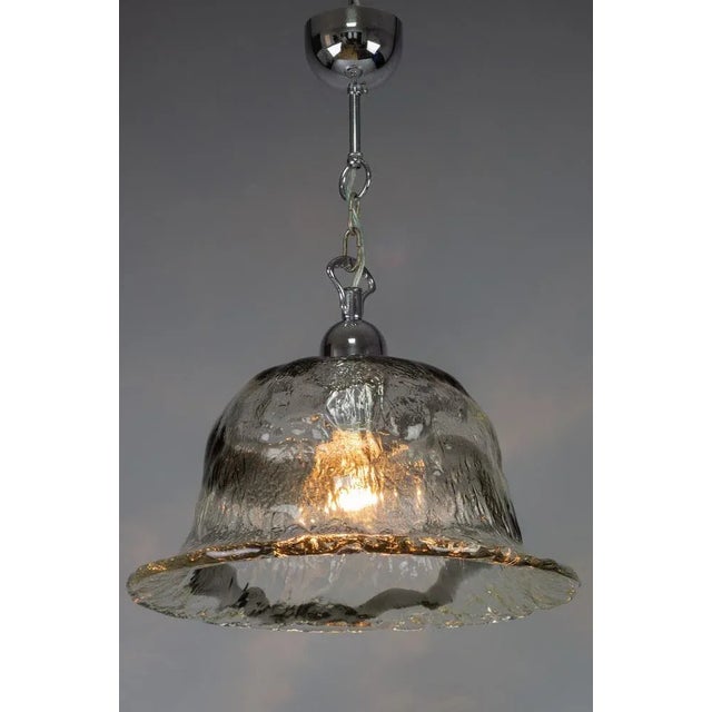 Italian Bell-Shaped Iced Murano Glass and Chrome Pendant Lamp For Sale - Image 4 of 17
