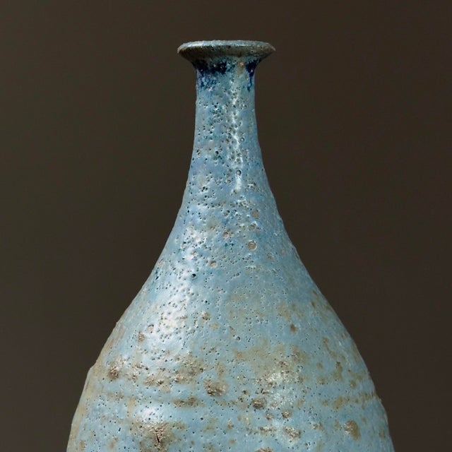 1960s Vintage Long Neck Mid Century Volcanic Glaze Blue Vase by William C. Alexander, Signed For Sale - Image 5 of 7