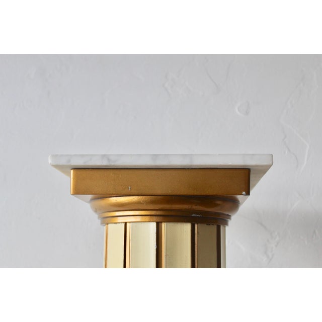 1960s Vintage Italian Neoclassical Style Metal Marble Cream Gold Finish Column Pedestal For Sale - Image 5 of 12