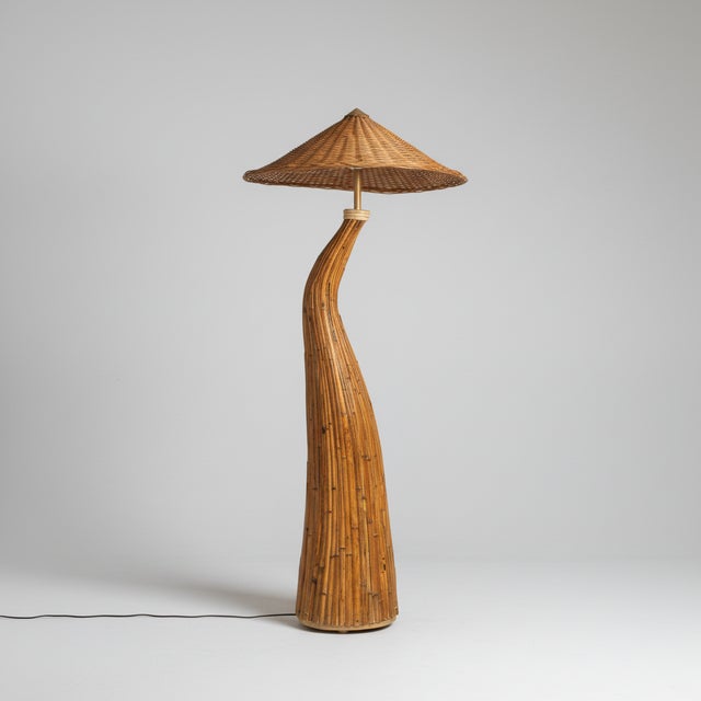 This stunning rattan floor lamp is an exquisite mid-century modern piece, expertly crafted with an organic shroom shape...