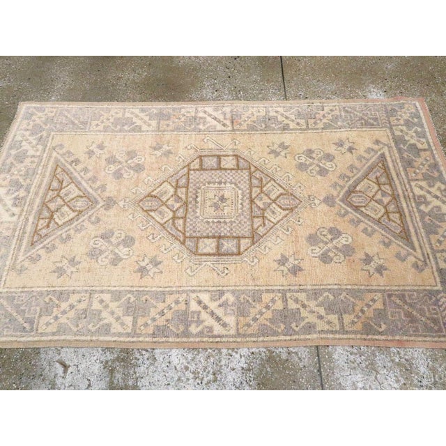 Textile Galerie Shabab Collection Mid-20th Century Turkish Anatolian Accent Rug For Sale - Image 7 of 8