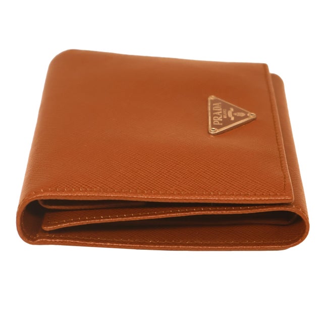 Contemporary Prada Tobacco Saffiano Leather Portafoglio Tri-Fold Wallet, 2016. For Sale - Image 3 of 11