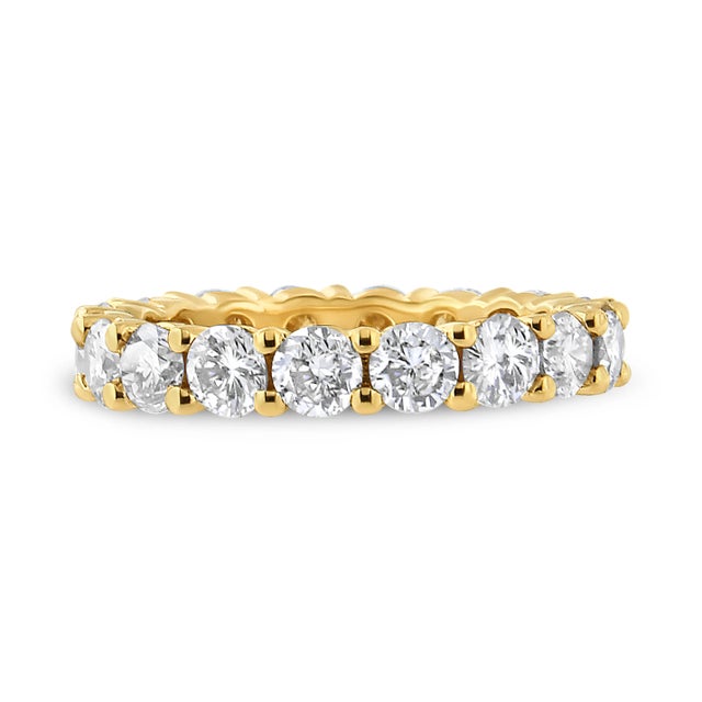 Bring elegance and sparkle to your look with this stunning eternity ring. Shimmering round brilliant diamonds encircle...