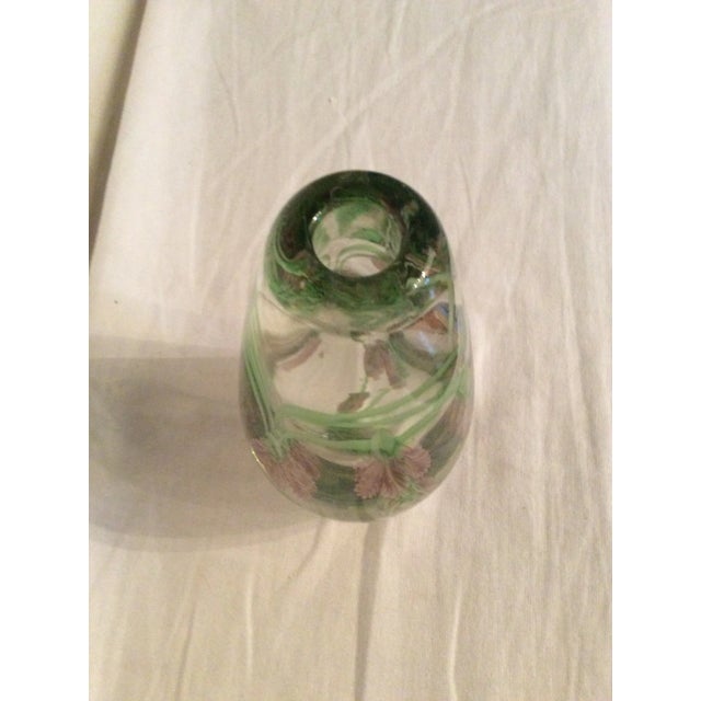 Art Nouveau Mid 20th Century Art Glass Vase With Floral Motif in Lavender and Green For Sale - Image 3 of 7