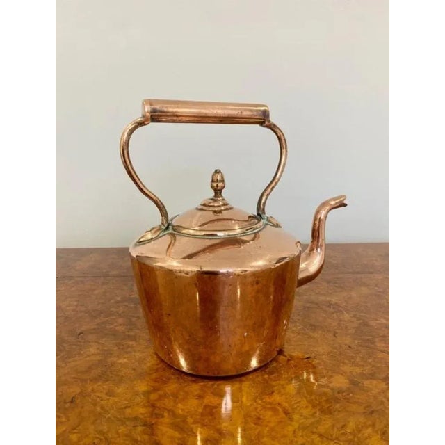 Antique George III quality small copper kettle having a quality shaped handle and spout with a lift off lid